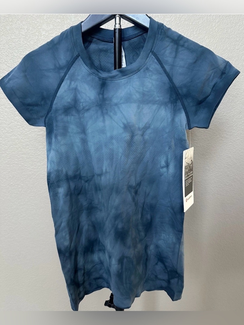 Lululemon Swiftly Speed Short Sleeve Shirt•Marbled Blue Night Diver•NWT• 
Size 4